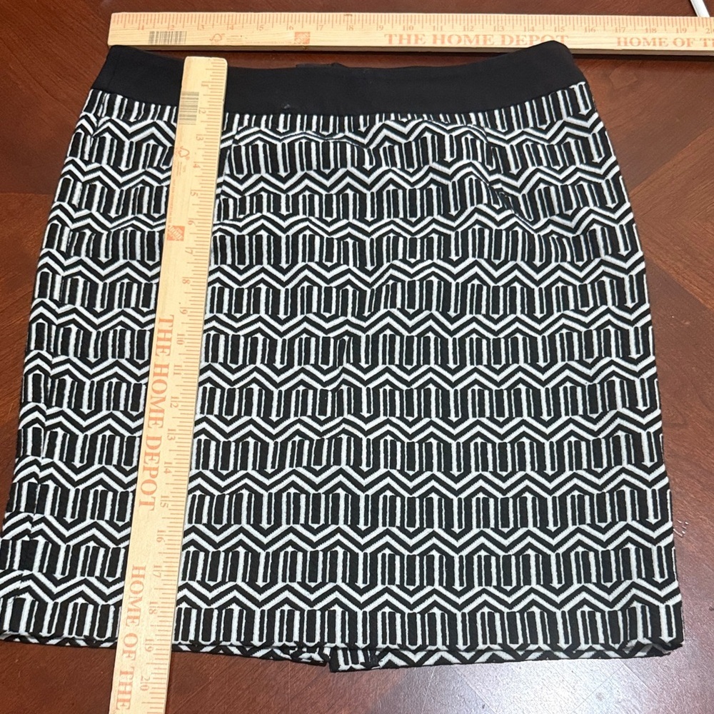 Banana Republic Black and White Zigzag textured thick Mini Skirt geo jacquard - Picture 7 of 9